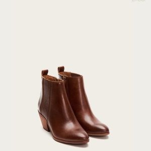 Frye and Co. Jacy Chelsea boots women’s size 6.5 cognac